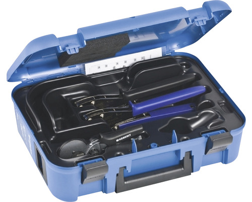 Boîte à outils Geberit avec divers outils pour l''installation sanitaire