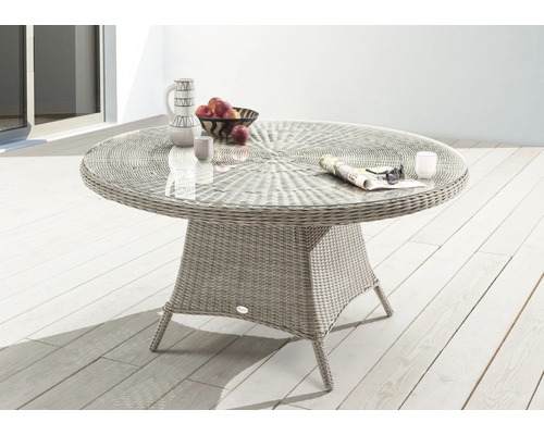 Gartentisch Destiny LUNA Ø120x75cm, mit aufgelegter Glasplatte, vintage weiß Runder Gartentisch aus Rattan mit Glasplatte und Geschirr auf einer Terrasse