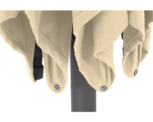 Vue détaillée d''un parasol avec revêtement en tissu et éléments de fixation