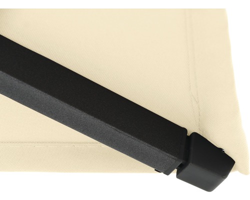 Vue détaillée d''un store avec cadre métallique et tissu