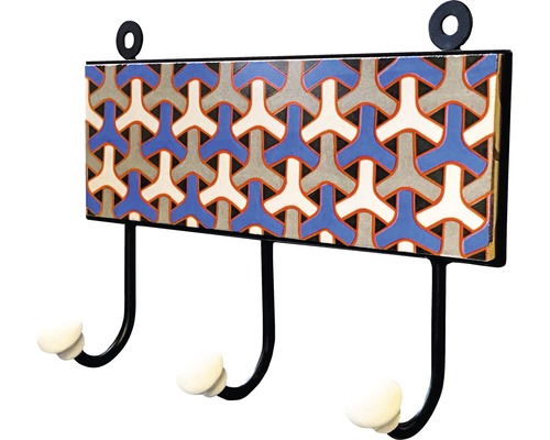Wandgarderobe mit drei Haken und geometrischem Muster