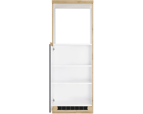 Armoire haute ouverte avec étagères