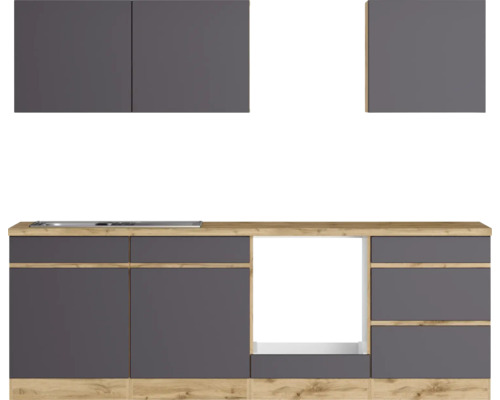 Cuisine équipée avec évier, plaque de cuisson, meubles hauts et espace de rangement