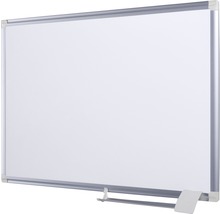 Whiteboard mit silberfarbenem Rahmen