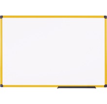 Weißes Whiteboard mit gelbem Rahmen und Stiftehalter