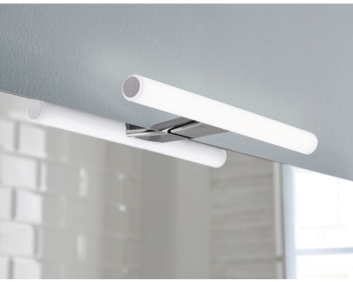 Luminaire de salle de bains avec technologie LED pour montage au-dessus d''un miroir