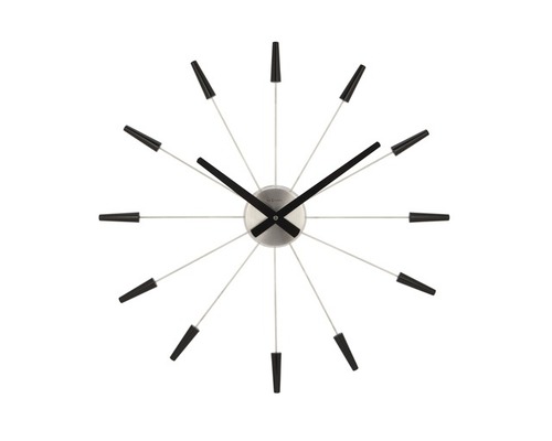 Wanduhr mit Zeitanzeige und zwölf Markierungen