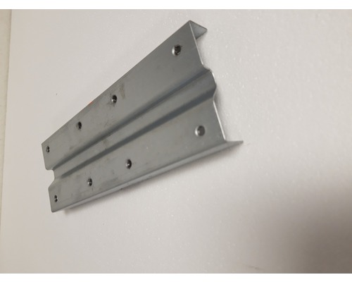 Profilé métallique avec plusieurs trous