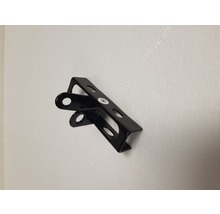 Support métallique noir avec plusieurs trous de fixation