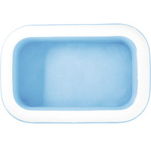 Aufblasbarer Pool mit rechteckiger Form, gefüllt mit Wasser.