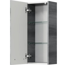 Geöffneter Spiegelschrank mit Glasablagen