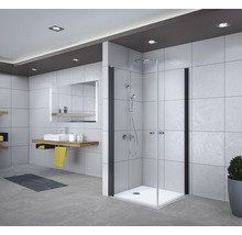 Modernes Badezimmer mit ebenerdiger Dusche, Waschtisch und Spiegel