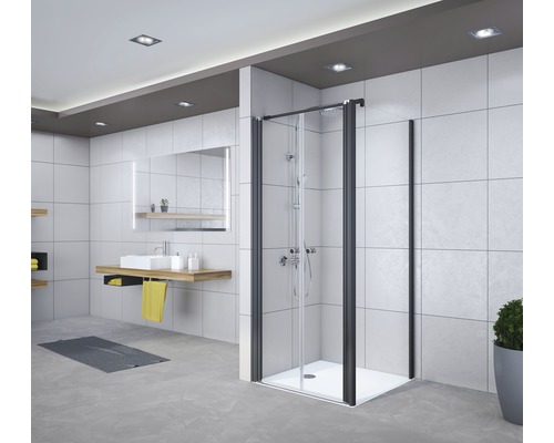 Salle de bains moderne avec cabine de douche avec porte pliante et lavabo.