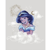 Illustration de la princesse Jasmine entourée de nuages, de croissants de lune et de constellations