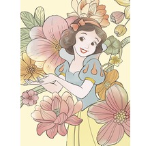 Illustration de Blanche-Neige entourée de fleurs