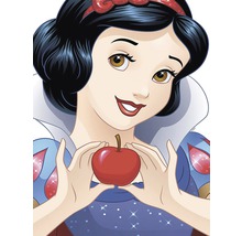 Blanche-Neige tient une pomme.