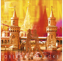 Oberbaumbrücke mit Skulptur im urbanen Design