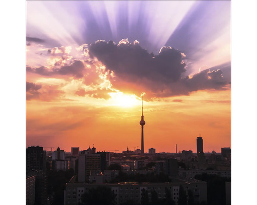 Horizon berlinois avec la tour de télévision au coucher du soleil