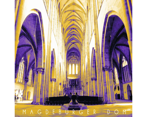 Innenansicht des Magdeburger Doms mit Säulen und Gewölbe
