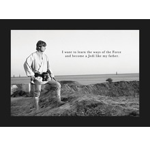 Photo en noir et blanc de Luke Skywalker avec la citation : Je veux apprendre les voies de la Force et devenir un Jedi comme mon père.