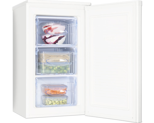 Gefrierschrank mit offenen Schubladen und Lebensmitteln