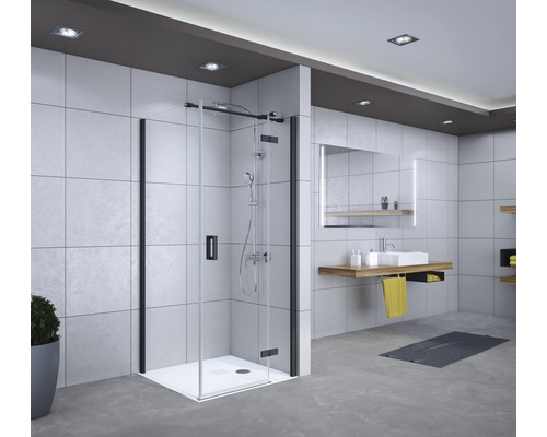 Salle de bains avec douche, lavabo, miroir et étagères