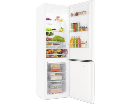 Weißer Kühlschrank mit geöffneter Tür und Lebensmitteln