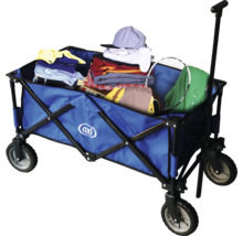 Blauer Bollerwagen mit Kleidung und Sportartikeln gefüllt