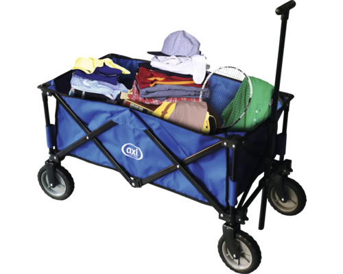 Chariot bleu rempli de vêtements et d''articles de sport