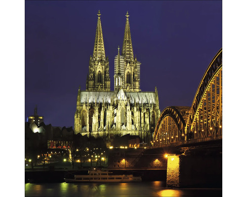 Nachtsicht des Kölner Doms mit Brücke