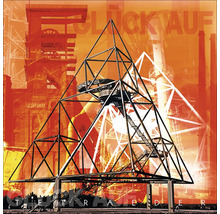 La couverture de l''album ''Theetrader'' montre une structure en acier pyramidale sur fond de paysage industriel.