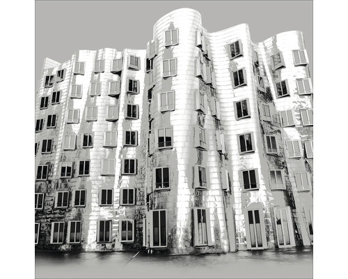 Gebäude mit wellenförmiger Fassade und zahlreichen Fenstern.