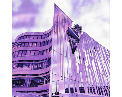 Bâtiment avec architecture moderne et façade en verre