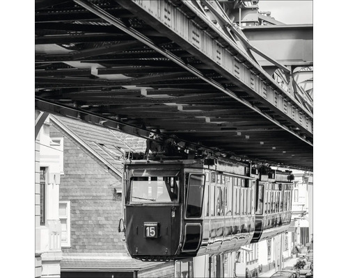 Wuppertaler Schwebebahn im Stadtbild