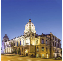 Extérieur d''un bâtiment historique de nuit