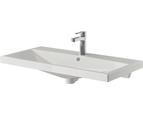 Lavabo en céramique avec robinet pour la salle de bain