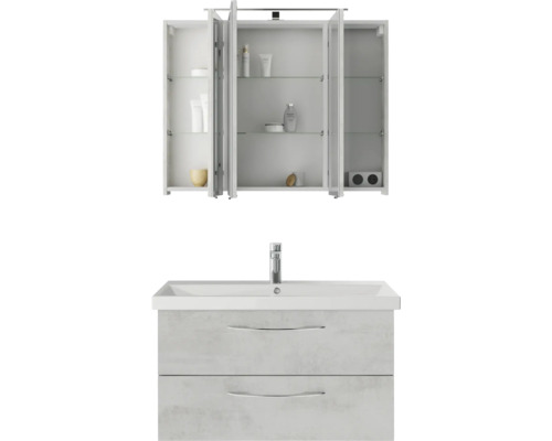 Badezimmer mit Spiegelschrank und Waschbeckenunterschrank