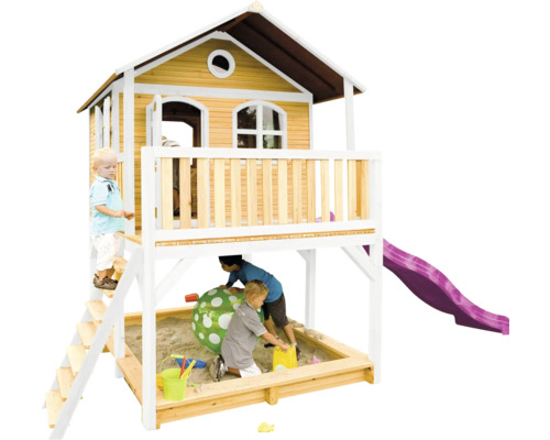 Maisonnette avec bac à sable et toboggan dans le jardin