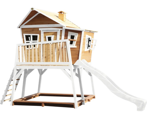 Maisonnette en bois avec toboggan et bac à sable