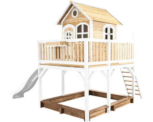 Spielhaus aus Holz mit Rutsche und Sandkasten
