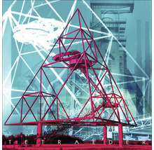 Construction tétraédrique avec escalier et plateforme panoramique