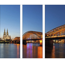 Tableau en plusieurs parties avec vue sur la cathédrale de Cologne et le pont Hohenzollern de nuit