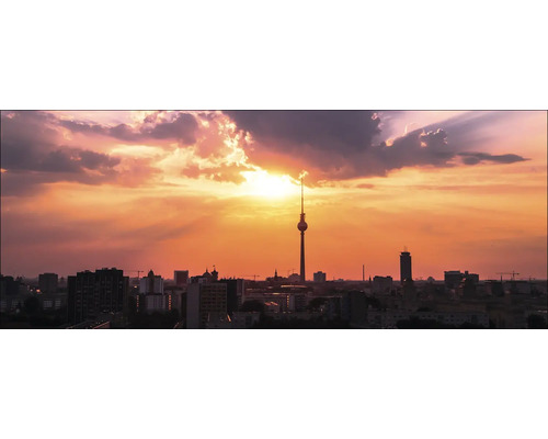 Paysage urbain de Berlin avec la tour de télévision dans la lumière du soir
