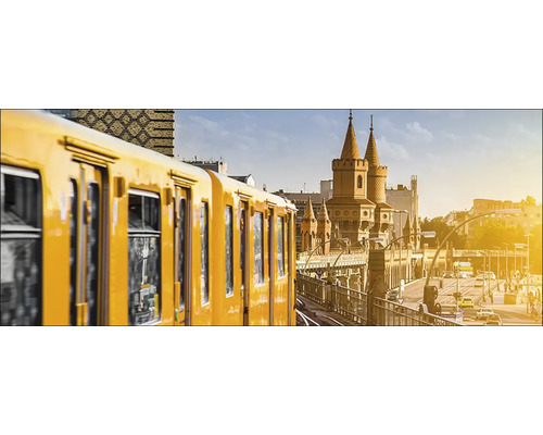 Métro de Berlin devant l''Oberbaumbrücke