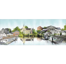Panorama von Oldenburg mit Gebäuden, Wasser und Booten.