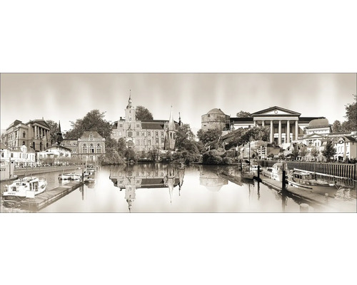 Panoramaansicht einer Stadt mit Gebäuden, Wasser und Booten