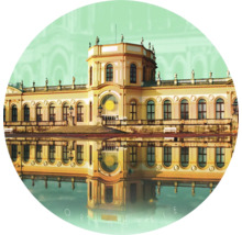 Bâtiment de l''orangerie avec reflet dans l''eau