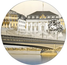 Vue de bâtiments, d''un pont et d''une sculpture