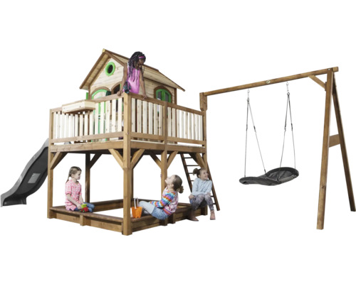 Spielplatz mit Baumhaus, Rutsche, Sandkasten und Schaukel aus Holz