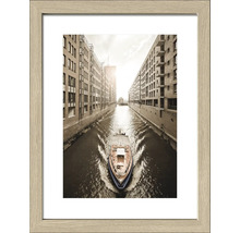 Gerahmtes Bild mit Boot auf einem Kanal zwischen Gebäuden